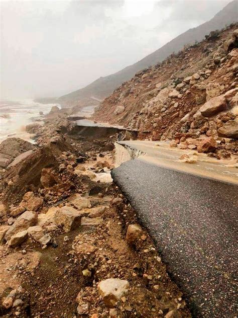 powerful cyclone lashes oman yemen  dead  missing  seattle times