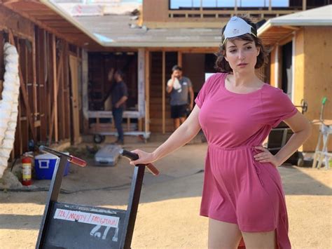 Milana Vayntrub With Curves All Over Cheezecake