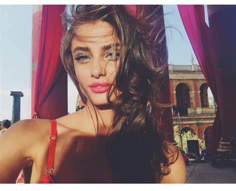 Taylor Hill Model Instagram Pictures Popsugar Beauty