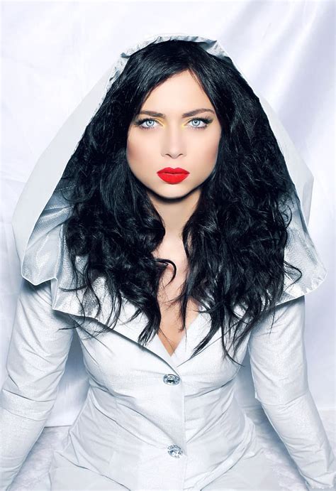 nastasya samburskaya 여자들 러시아어 여배우 가수 빨간 립스틱 긴 머리 파란 눈 검은 머리