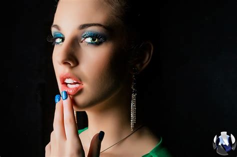 Wallpaper Face Women Model Glasses Singer Blue Fashion Alla