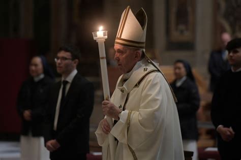 paus roept  lege sint pietersbasiliek op om niet toe te geven aan angst de standaard