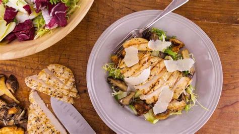 skinny chicken paillard salad with red wine vinaigrette recipe