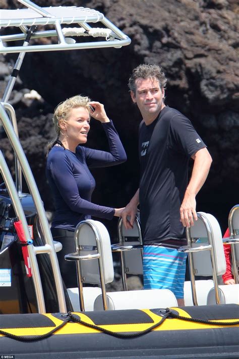 Megyn Kelly Enjoys Fun In The Sun On Hawaiian Vacation Daily Mail Online