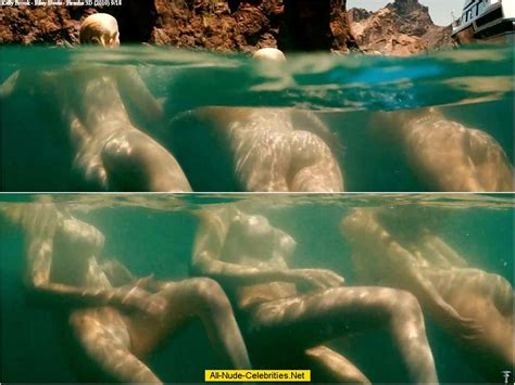 kelly brook fully nude scenes from piranha 3d with riley steele