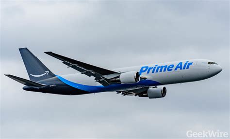 amazon air amazons cargo airline   compete  fedex  ups