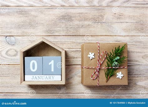 calendar  date  gift boxes  color background christmas