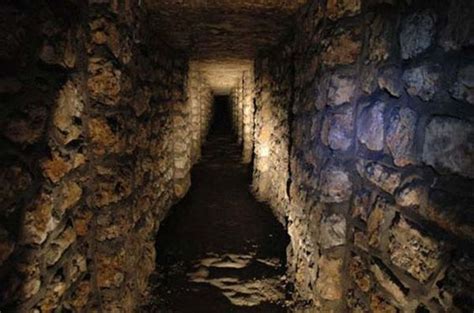 catacombs google search necropolis catacombsand tombs pinterest paris