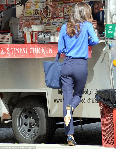 miranda kerr orders from a fried chicken food truck daily mail online