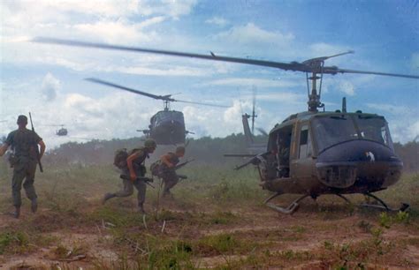 fileuh  helicopters  vietnam jpg wikipedia