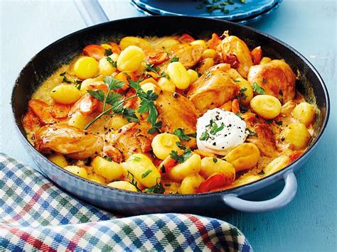 haehnchen gnocchi pfanne mit moehren rezept lecker