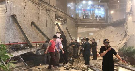 casi 80 heridos tras colapsar una estructura en yakarta metro ecuador