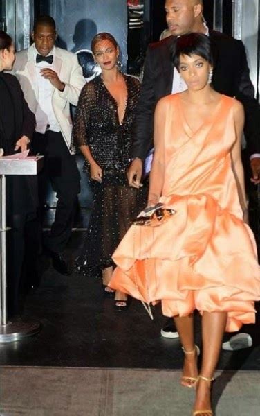 Video Beyonces Sister Solange Beat Up Jay Z At Met Gala
