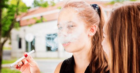 Vaping Crisis Us May Increase Age Limit For Tobacco Products And E