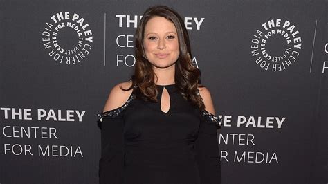 Scandal Star Katie Lowes Welcomes Son See The First Pic Of Her