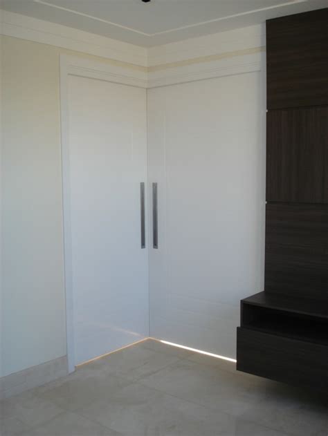 porta pivotante em madeira hdf em piracicaba diamante