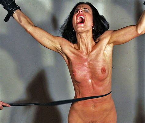 993187296  In Gallery Faces Of Pain 002 Picture 4