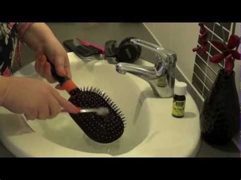 clean  hair brushes properly hairvenlyextensions video