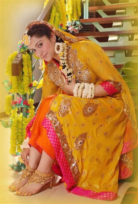 fashion trend for girls pakistani bridal mehndi dress and