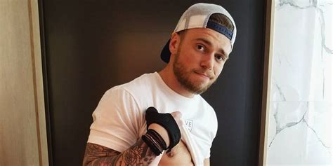 gus kenworthy revealed a gruesome bruise on his butt after