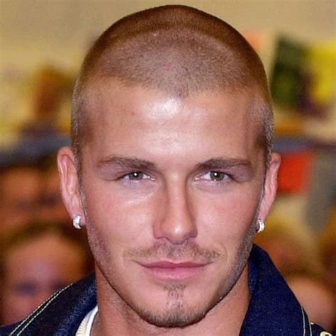 Doppie punte, capelli che si spezzano, lunghezze spente e sfibrate…per avere capelli lunghi, sani e forti è fondamentale darci un taglio! Acconciature da uomo per ogni taglio di capelli