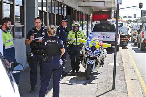 police  arrest  dramatic car foot chase  cbd queensland times