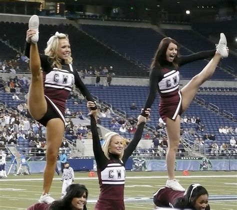 Sexy Cheerleaders High Kicking 51 Pics
