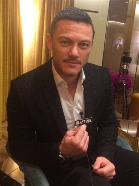 1000 images about luke evans selfies on pinterest