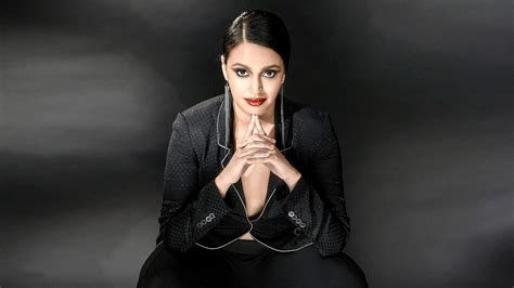 Swara Bhaskar Sexy Pics Bollywood Actress Fakes Sex Baba