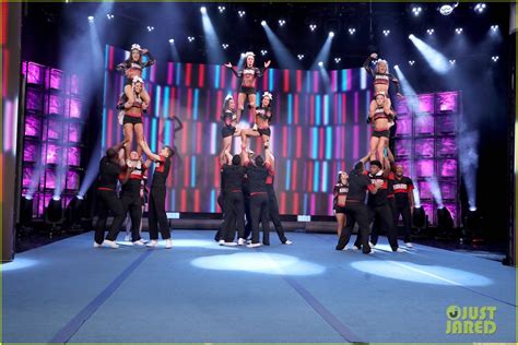 Netflix S Cheer Cast Wows With Incredible Routine On Ellen Watch