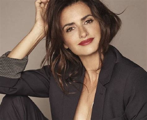 penelope cruz on the pressure to bounce back after giving birth