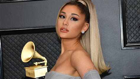 Ariana Grande Goes Big In Giambattista Valli Tulle Gown At Grammys