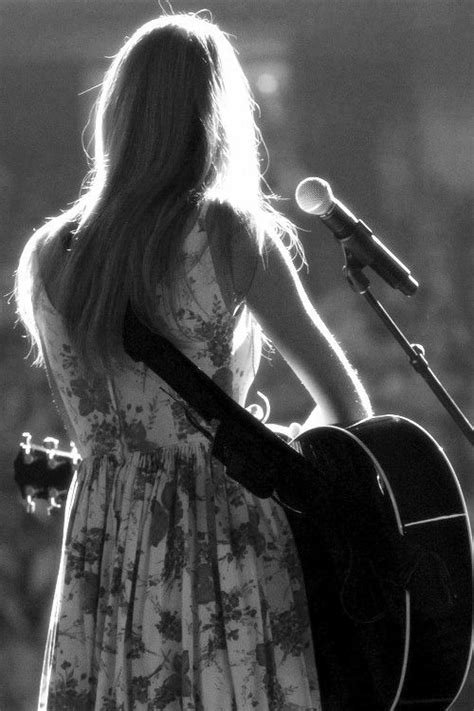 cool pic of t swizzle taylor swift guitar long live taylor swift taylor swift
