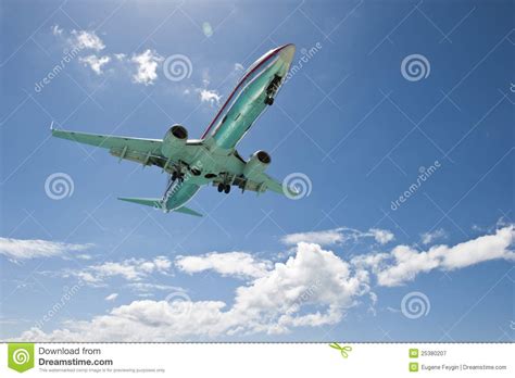 stijgend vliegtuig stock afbeelding image  vliegtuigen