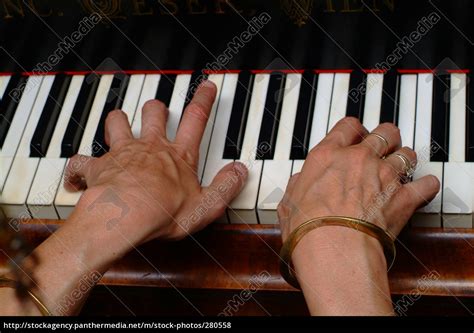 betastet klavier musik tastatur stock photo  bildagentur