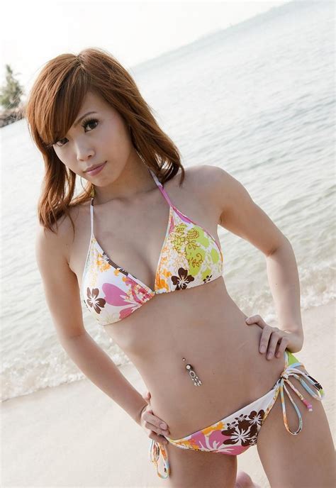 Chinese Singapore Maxim Model And Star Idol Jacqueline Sue