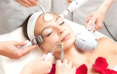 benefits  face therapy services    transform  skin