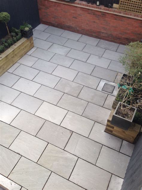 marketstone grey indian sandstone   rectangular stretch bonded pattern patio stones patio