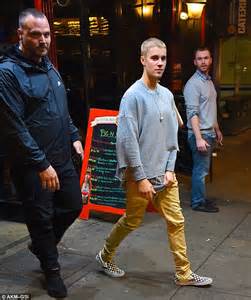Justin Bieber Flashes A Peace Sign But Fails To Raise A Smile In Nyc