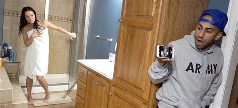 Airbnb Deux Jeunes Femmes Filmées Sous La Douche Par Le Propriétaire
