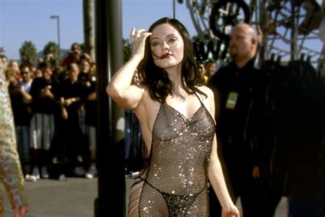 Rose Mcgowan Vma Dress Charmed Star’s Iconic 1998 Look Was A