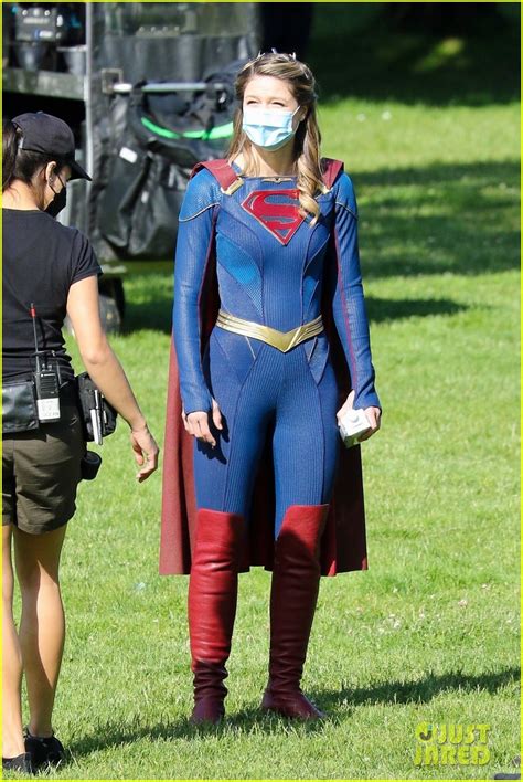 Melissa Benoist Is All Smiles On The Set Of Supergirl While Filming