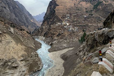 himalayan glaciers  melting   extraordinary rate research finds