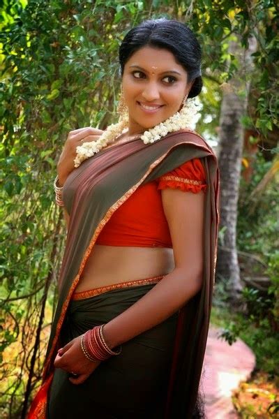 malayalam actress vaigha hot navel pics in saree photos movieezreel blogspot