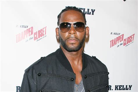 r kelly arrested on sex trafficking charges