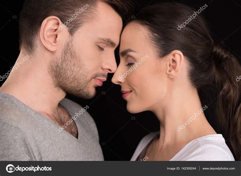 belo casal apaixonado fotos imagens de © igortishenko 142309244