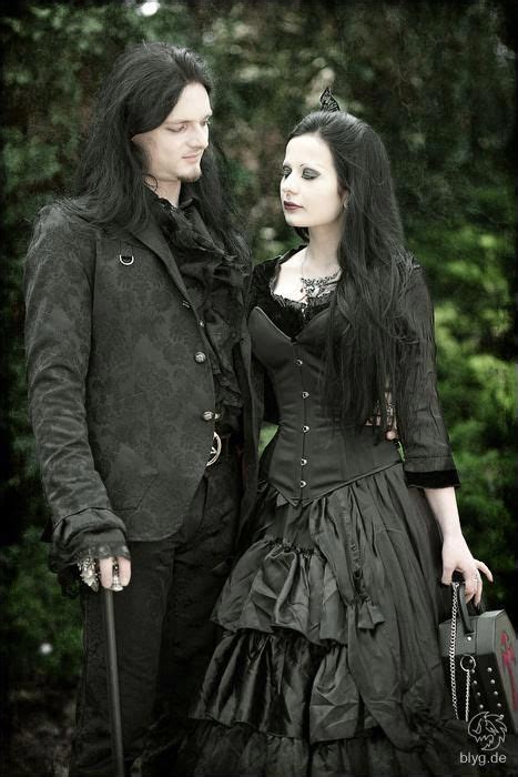 Mientras El La Mira Gothic Fashion Romantic Goth Victorian Goth