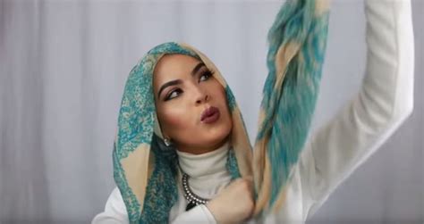 Hijab Pashmina Dua Lubang