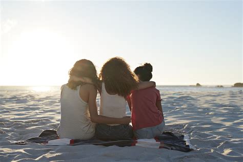 5 ways to make new friends as an adult because it s national make a friend day hellogiggles