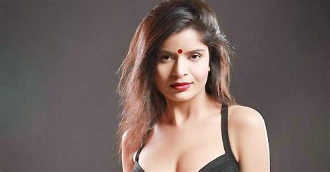 Gehna Vashisht Model Sexy Photos Body Show Bolly Actress Pictures